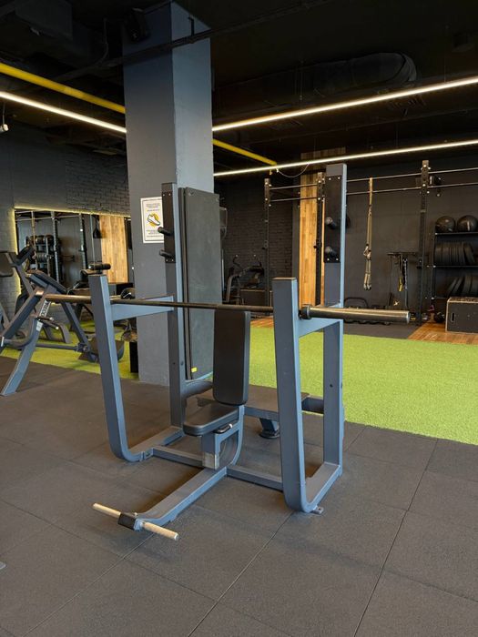 Силовые тренажеры Precor , Жим ногами , Гиперэкстензия жим лежа
