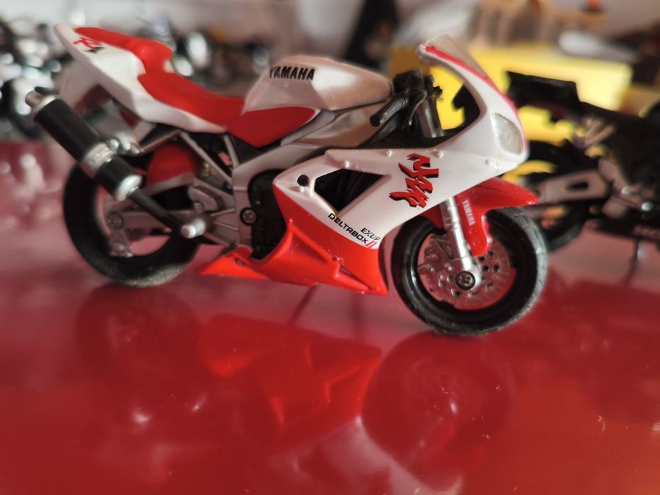 3 motas miniatura
