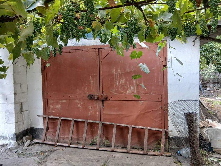 Продам большой дом с гаражом