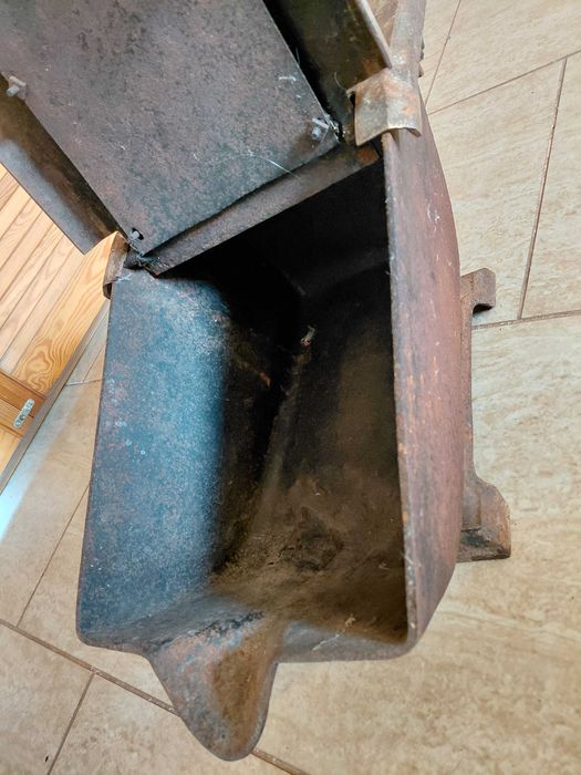 Węglarka zabytkowa żeliwna