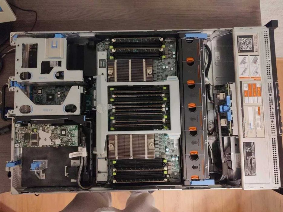 Сервер Dell PowerEdge R810 R820