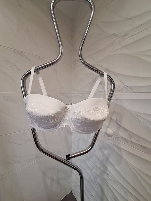 Biustonosz  miękki lekko utwardzany na fiszbinach  70G