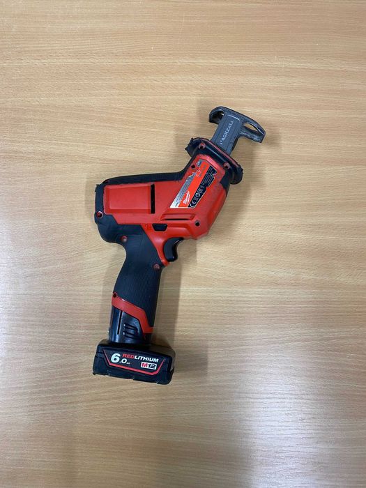 Piła szablasta MILWAUKEE M12 CHZ + bateria M12 6.0Ah