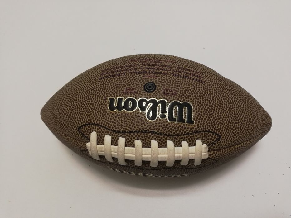 Bola de futebol americano NFL da marca Wilson