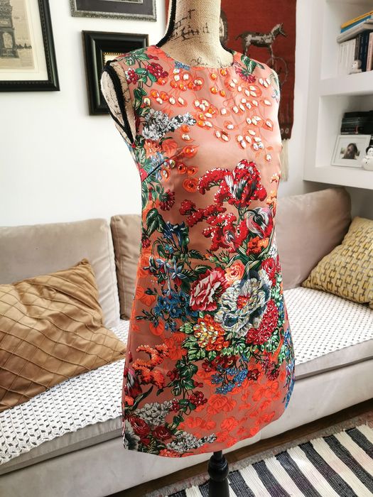 Przepiękna Sukienka wysadzana kamieniami Italy Moda