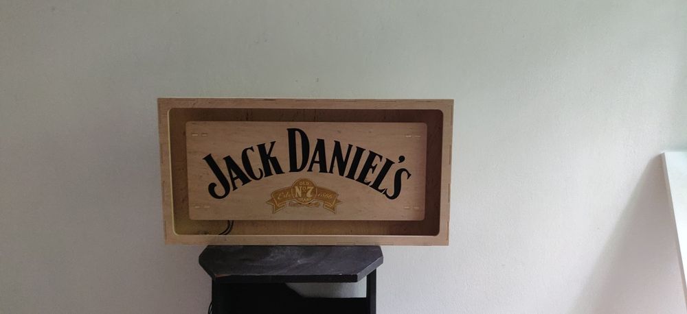 Skrzynka Johnnie Walker, sklejka, grawerowanie