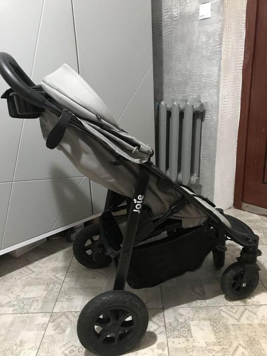 Прогулянкова  коляска Joie