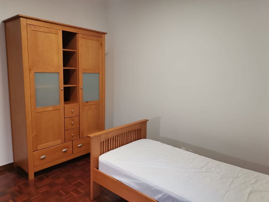 Quarto para alugar na Sobreda da Caparica