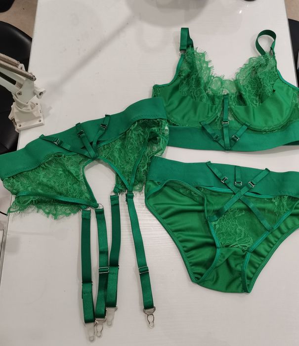 Комплект белье труы пояс подтяжки бюсгалтер лифчик