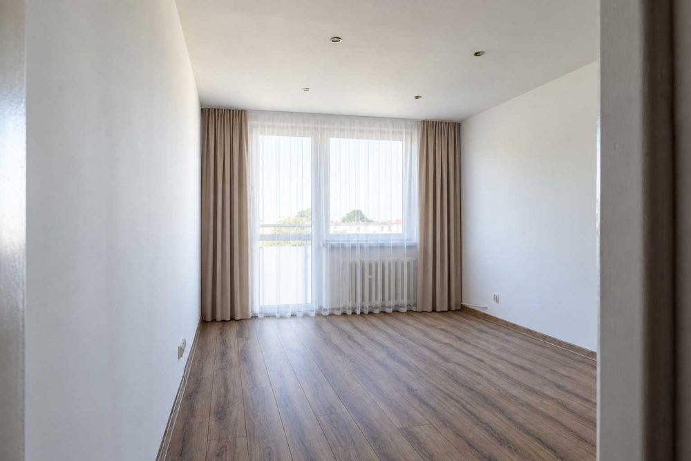Gotowa kawalerka w centrum Brzeszcz | 24,7 m², niski czynsz 300 zł