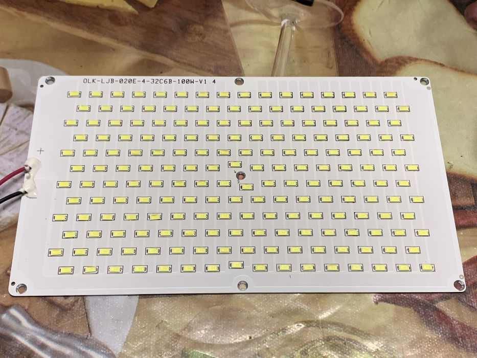 Мощная светодиодная матрица для прожекторов  100w