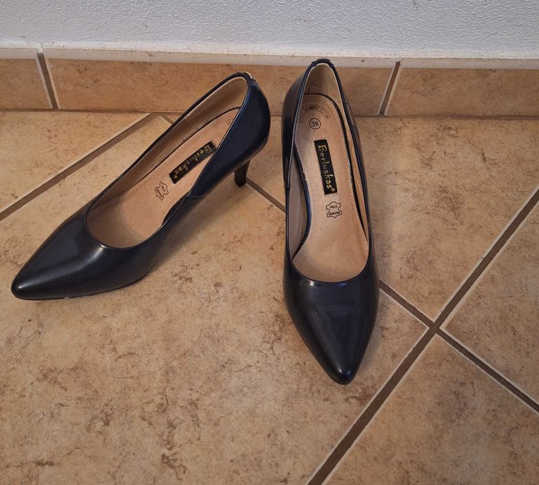 Sapatos de verniz em pele genuína Novos tamanho 37