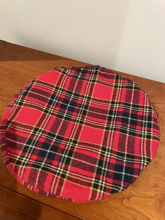 Boinas (preta de senhor + azul e vermelho de senhora)