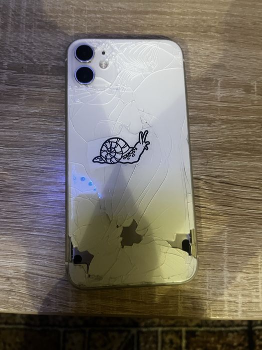 11 айфон 64гб.