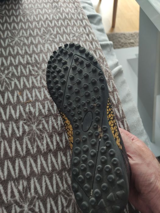 Buty piłkarskie typu trufy rozmiar 40
