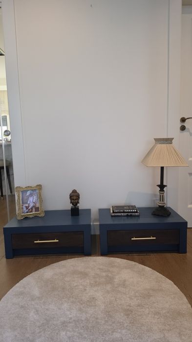 Par de Mesinhas de Cabeceira Contemporâneas (possibilidade de envio)