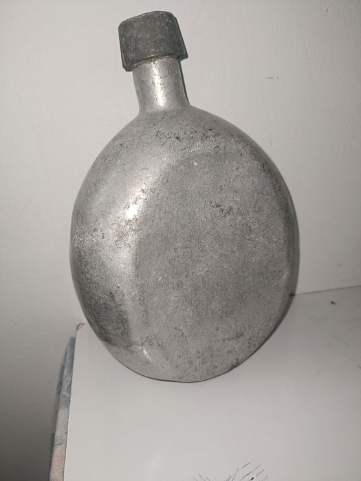 Cantil militar antigo