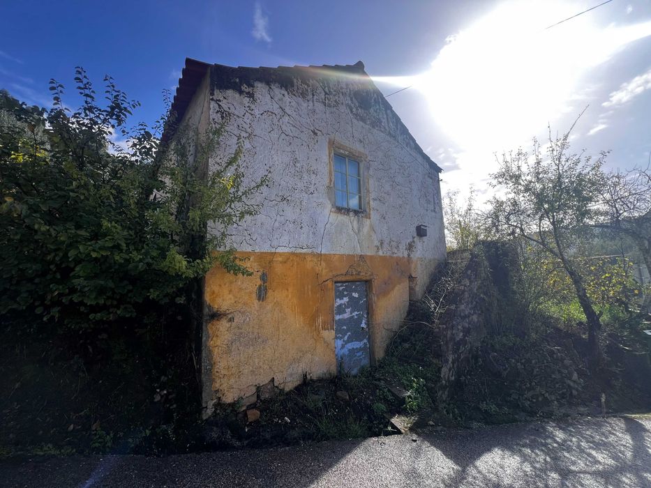 Moradia para obras totais - Sobral Basto