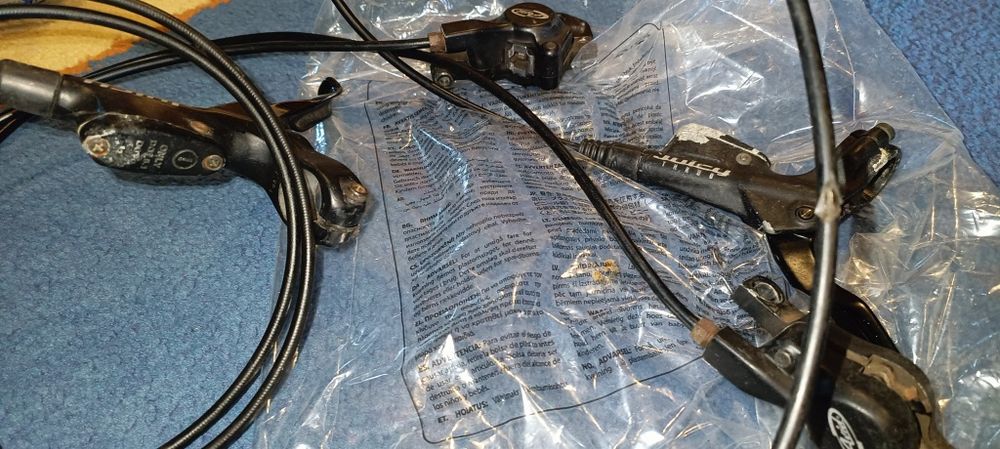 Dois pares de travões de disco AVID