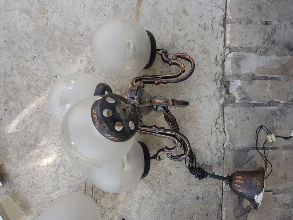 Люстра,плафон на потолок.