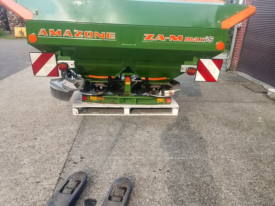 Rozsiewacz nawozów Amazone ZA-M  1500 max  plandeka 2500 l