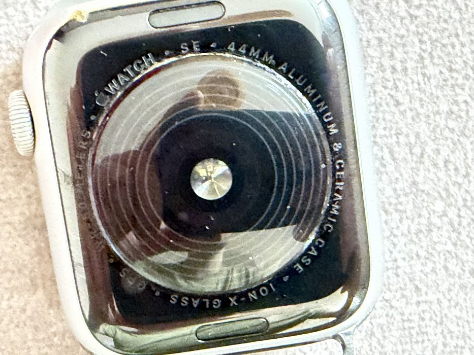 Apple Watch SE 44mm A2352