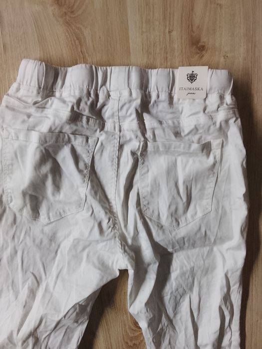 Nowe gniecione jeansy białe tanio