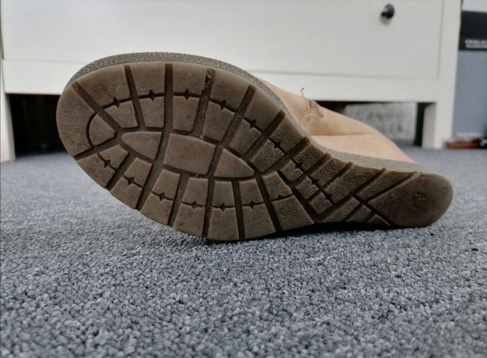 38 beżowe buty na kotórnie