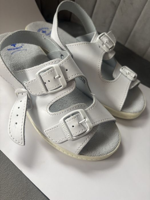 Białe damskie buty medibut ortopedyczne dla pielegniarek lekarzy