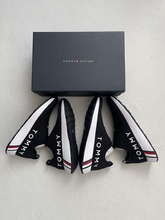 Разные  кроссовки Tommy hilfiger