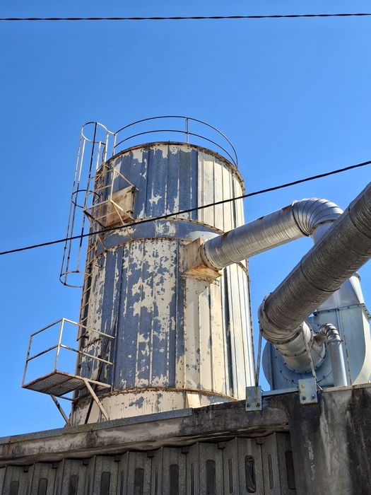 Silo Industrial de Alta Performance com Sistema de Exaustão Integrado