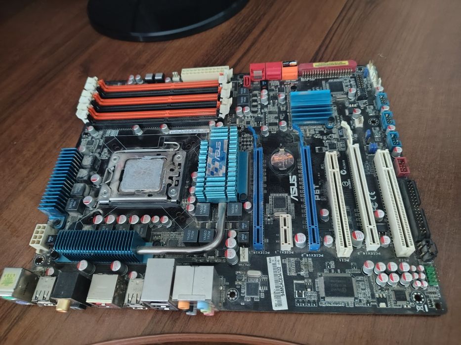Материнська плата ASUS P6T (LGA1366) та 6-ядерний процесор Intel Xeon X5650