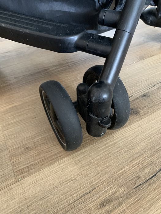 Carrinho de bebe maxi cosi lara 2 ( avião)