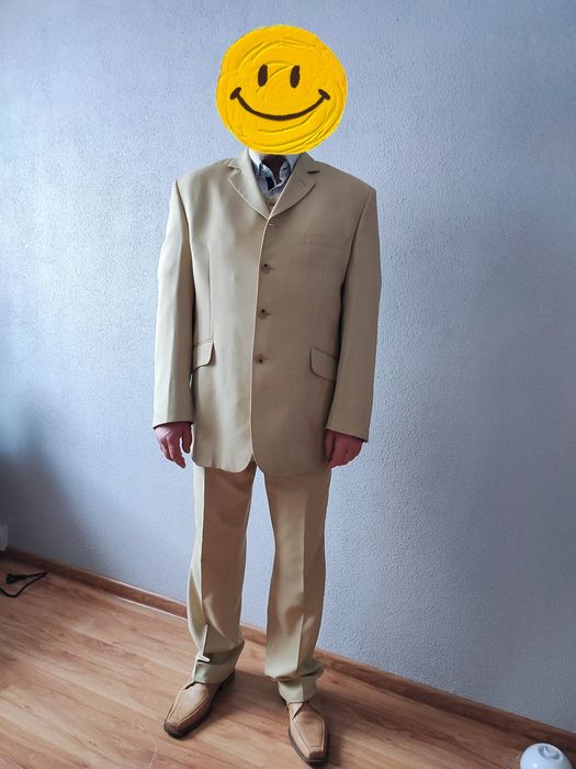 Sprzedam garnitur męski.