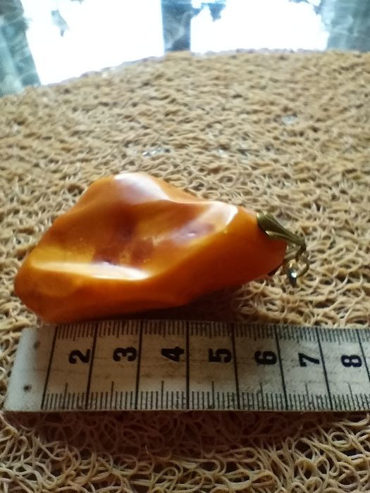 Duży bursztyn, zawieszka