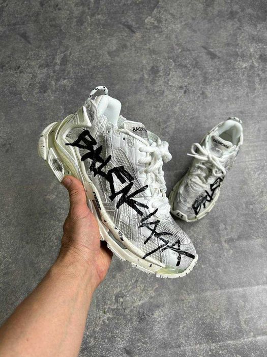 BALENCIAGA Runner graffiti кроссовки белые кеди кросівки чорні 43 40
