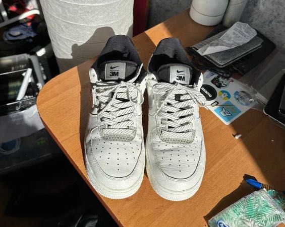 Оригінальні кросівки Nike Air Force 1 Low у відмінному стані.