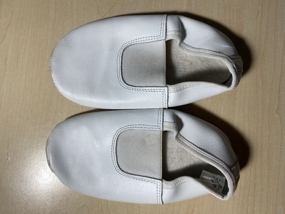 чешки дитячі білі