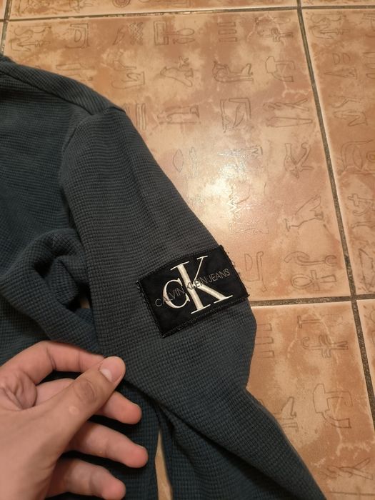 Кофта Calvin Klein с патчем на руке розмір М стан ідеальний