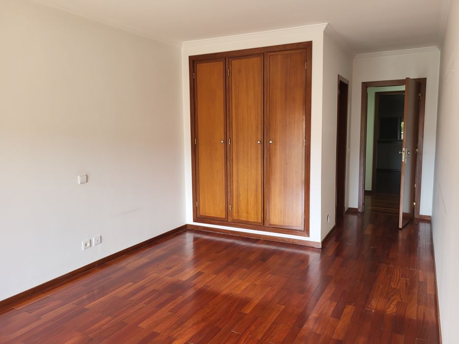 T3 com Terraço em 1°andar, Garagem e Vista para a Penha – 134 m² – Creixomil, Guimarães