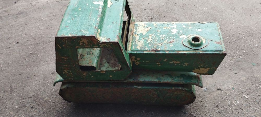 Игрушка трактор железная ссср