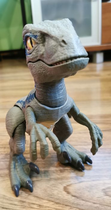 Динозавр Jurassic World Дитинча Блю