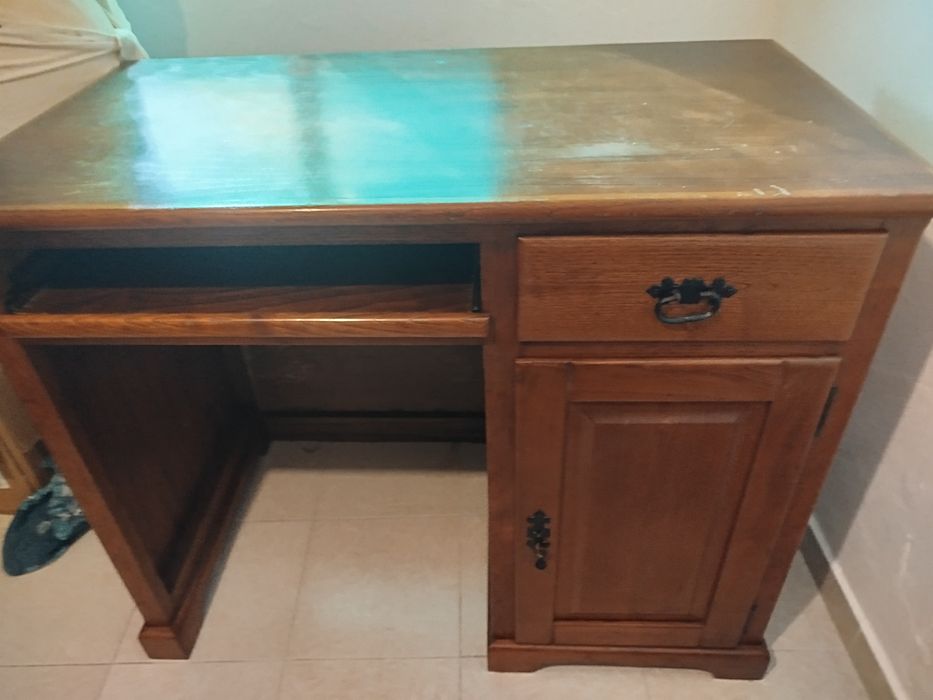 Vendo secretária usada