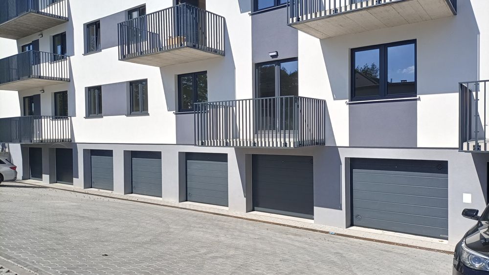 Piękna kawalerka 34 m² z DUŻYM BALKONEM na os. Południe + Samodzielny GARAŻ w bryle budynku!