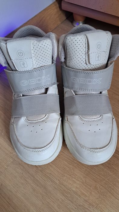 Buty spotowe Geox z podświetleniem LED r. 36