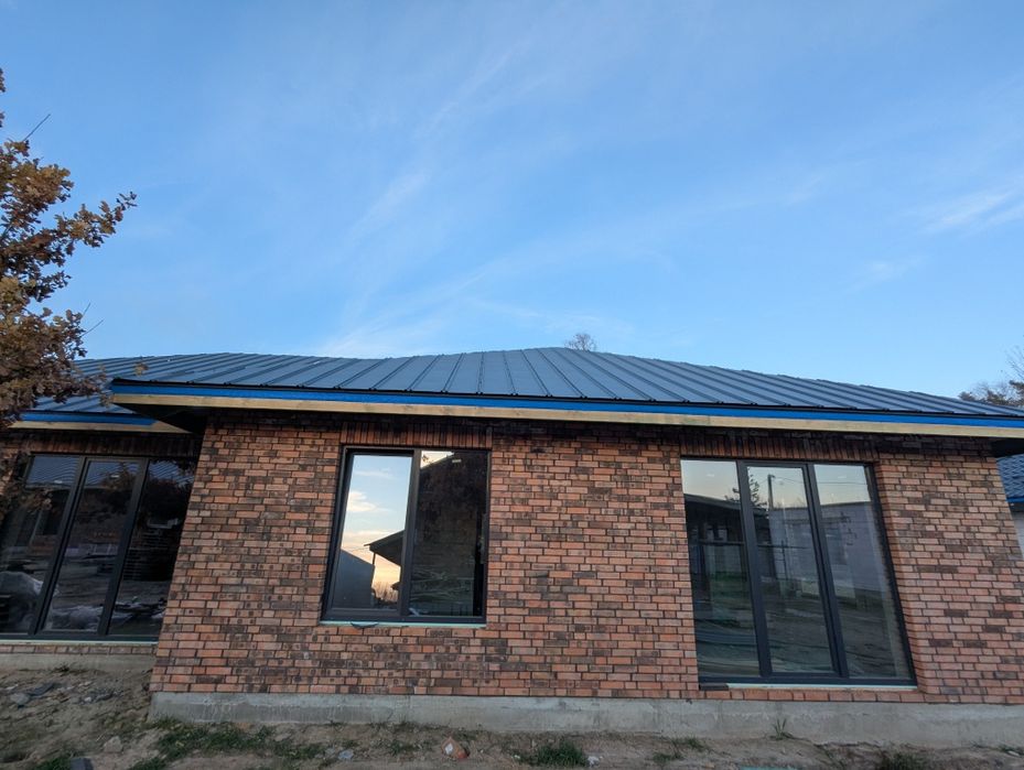 Продаж будинку - дуплексу у передмісті Києва