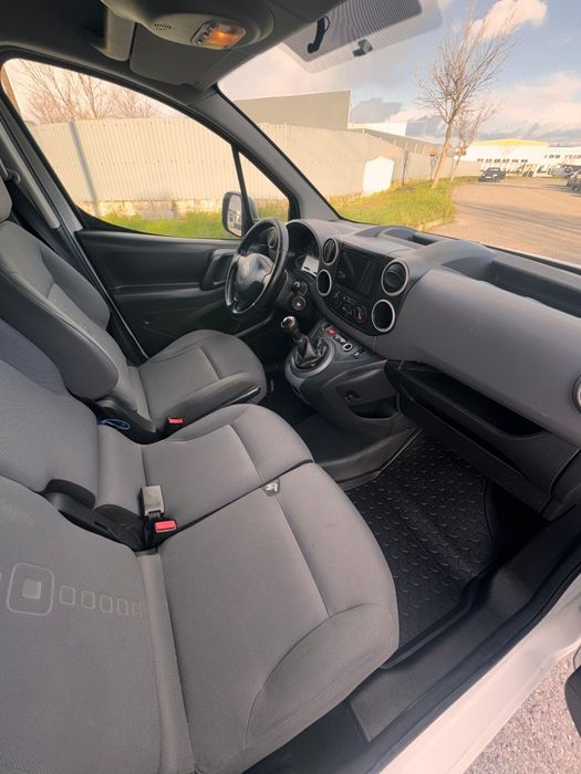 Citroen berlingo 3 lugares longa, barras de tejadilho e bola de reboqu