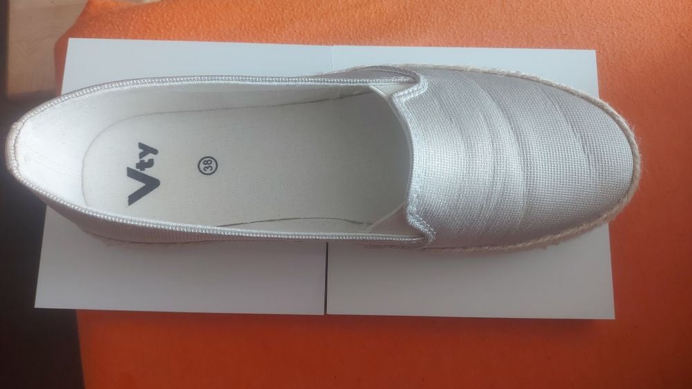 Tenisowki nowe r.38