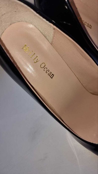 Шикарные Черные Туфли с красной подошвой 43, реально 27,5 см.