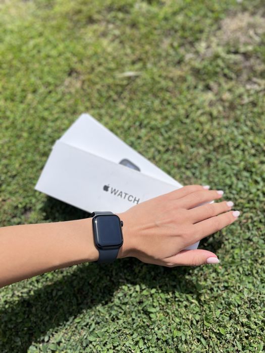 Apple Watch SE2  (носились місяць, стан нових)